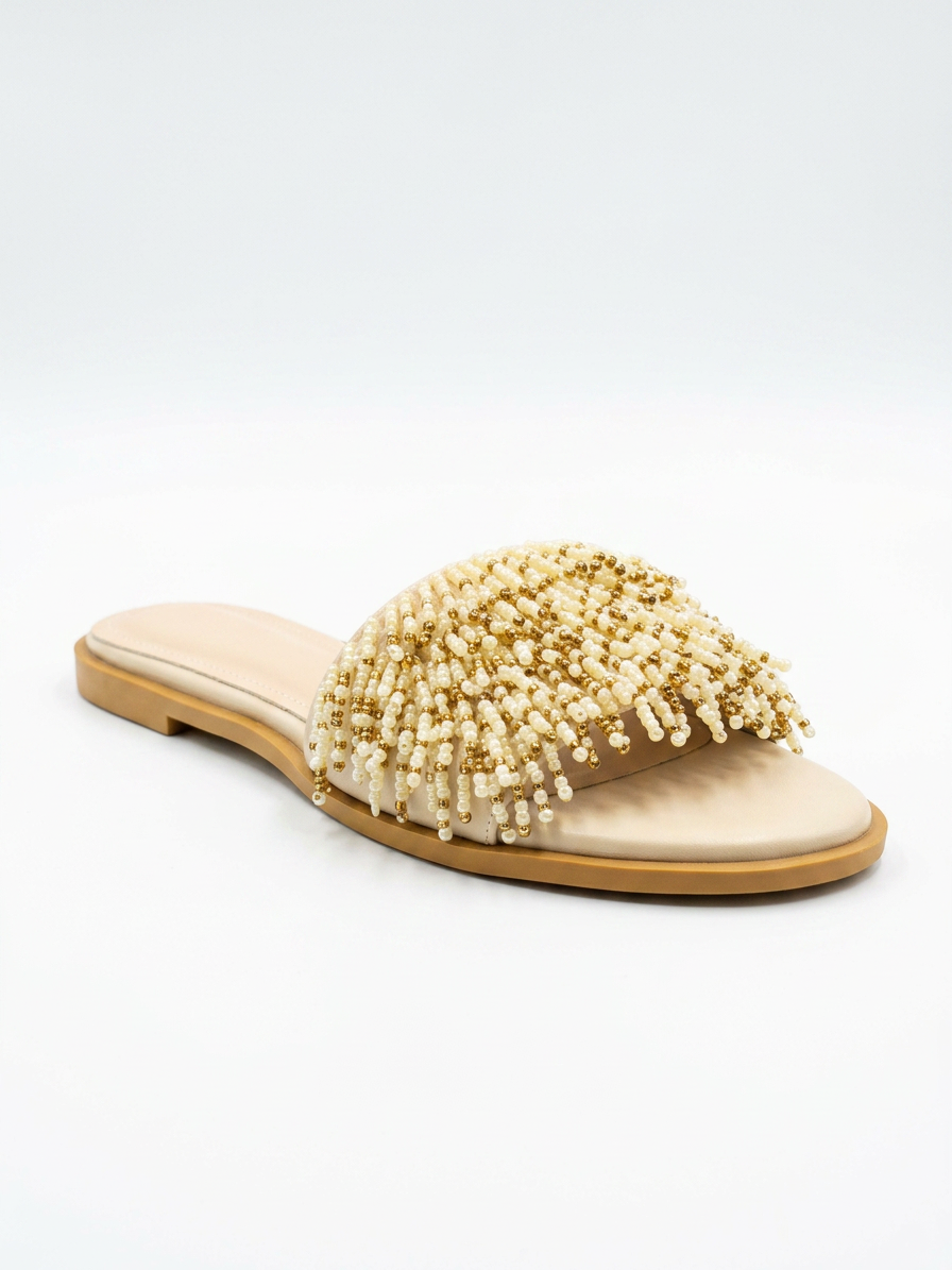Handmade slippers decorated with two-tone beaded threads