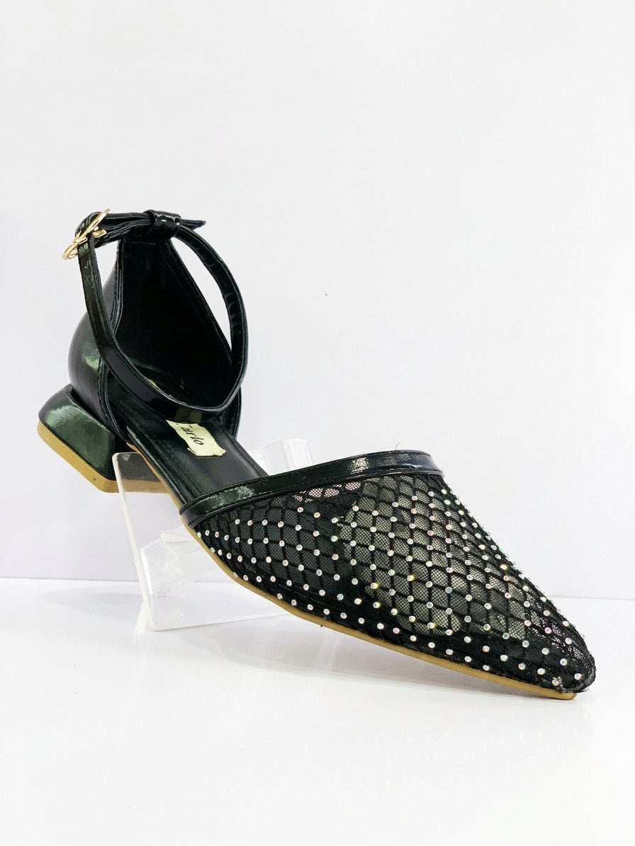 Lace-up shoes with a 2cm heel