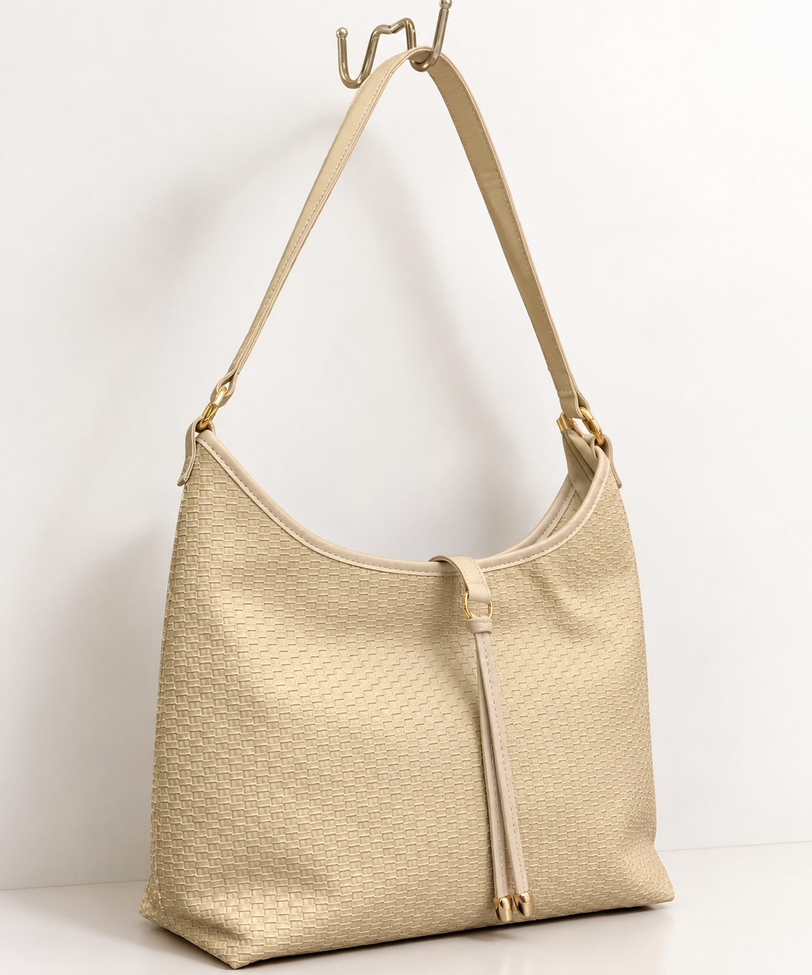 WOVEN HOBO BAG